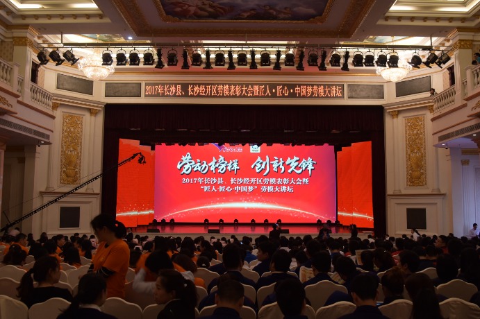 匠心筑夢 匠人最美丨918博天堂舞臺燈光設(shè)計師范緒威榮獲“勞?！狈Q號