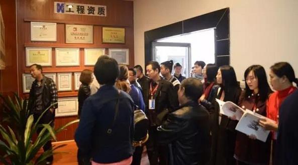 助力舞臺藝術(shù)遍地開花——全國基層舞美人才代表走進918博天堂產(chǎn)業(yè)園觀摩學(xué)習(xí)