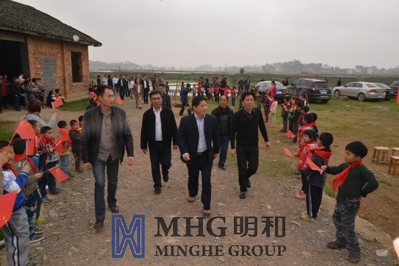 “與愛(ài)同行.讓夢(mèng)騰飛”---2014年博天堂(btt)官網(wǎng)-918博天堂,讓你更精彩武岡愛(ài)心助學(xué)之行