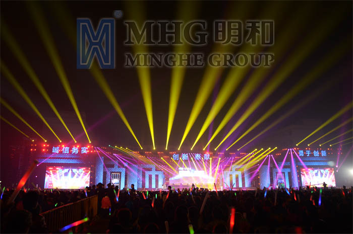 博天堂(btt)官網(wǎng)-918博天堂,讓你更精彩閃亮打造2014藍(lán)思科技迎春頒獎(jiǎng)榮譽(yù)大典！