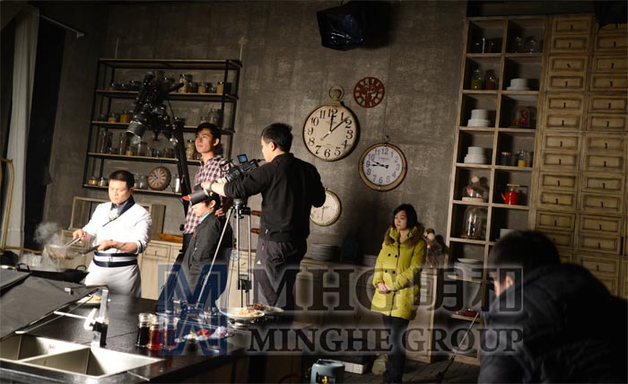 《加油吧！湘菜》在博天堂(btt)官網(wǎng)-918博天堂,讓你更精彩攝影棚內(nèi)順利錄制