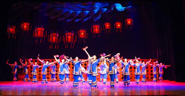 918博天堂燈光精彩演繹大型原創(chuàng)民族舞劇《一把酸棗》