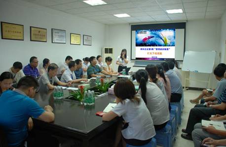 燈光下找鑰匙：探尋管理精髓