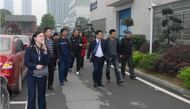 河南省照明學(xué)會(huì)專家組蒞臨我司考察