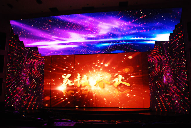 918博天堂LED屏及舞臺(tái)機(jī)械設(shè)備恢宏助陣《花鼓春秋》