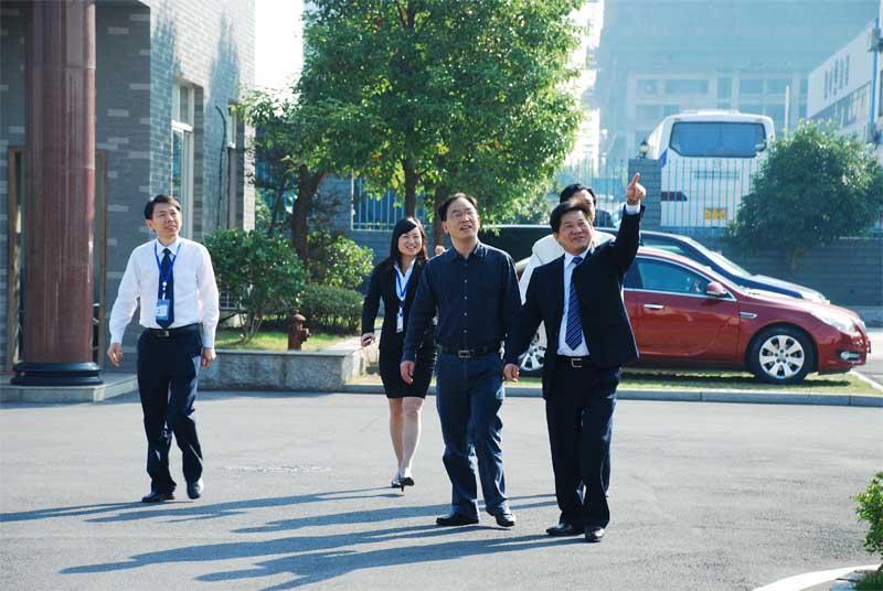 省文化廳雷鳴強(qiáng)副廳長(zhǎng)一行蒞臨918博天堂光電考察、指導(dǎo)工作