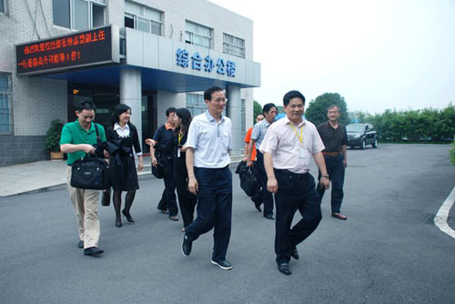 省經(jīng)信委鐘志慧副主任一行來(lái)我公司視察工作