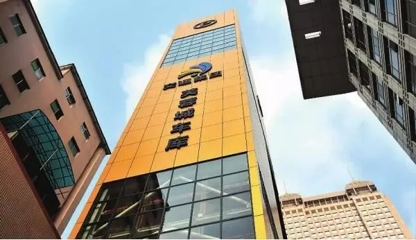 巨幅顯示屏恢弘亮相，助力“最牛立體車庫(kù)”智慧升級(jí)！