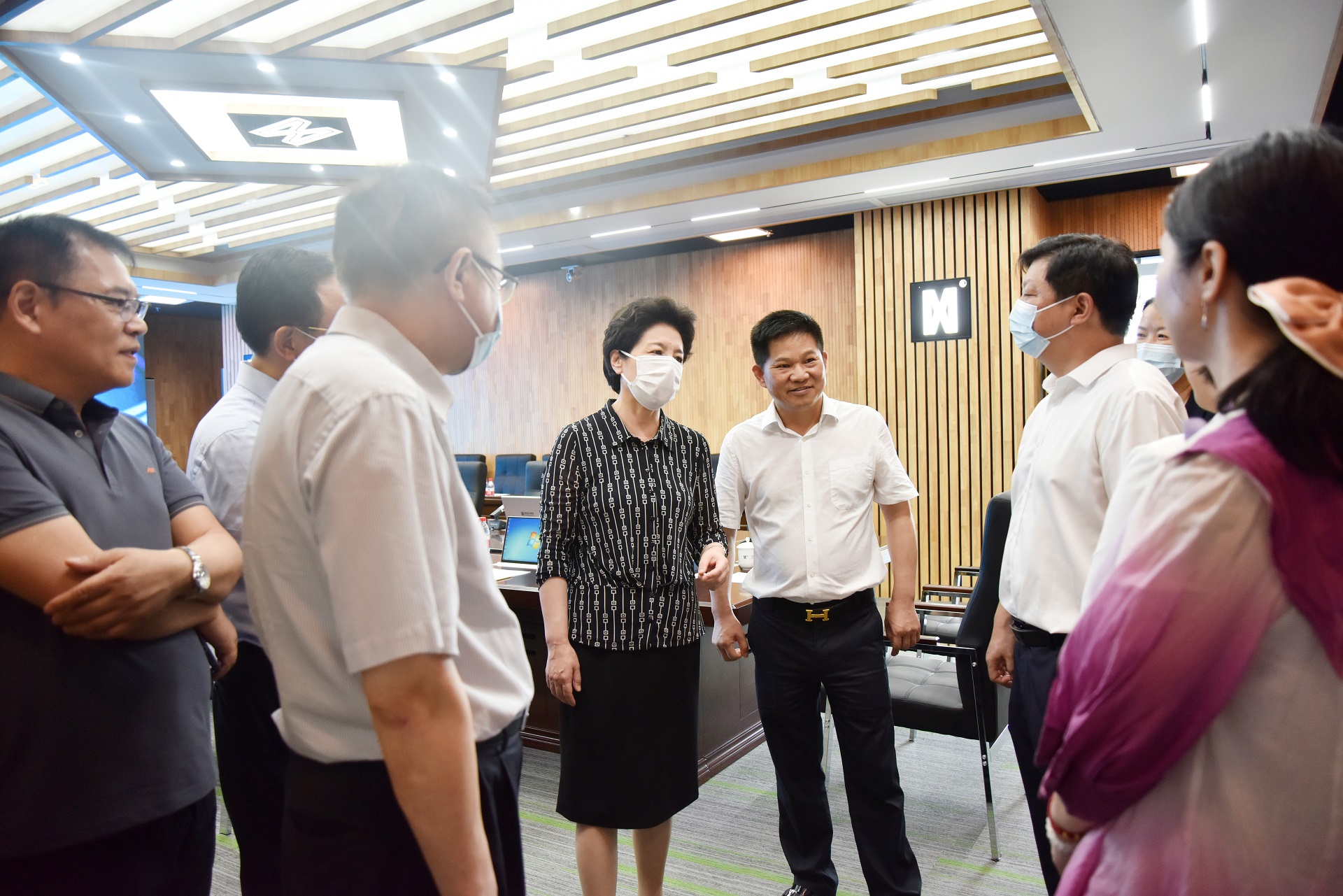 省政協(xié)黨組副書記、副主席烏蘭一行蒞臨博天堂(btt)官網(wǎng)-918博天堂,讓你更精彩調研考察