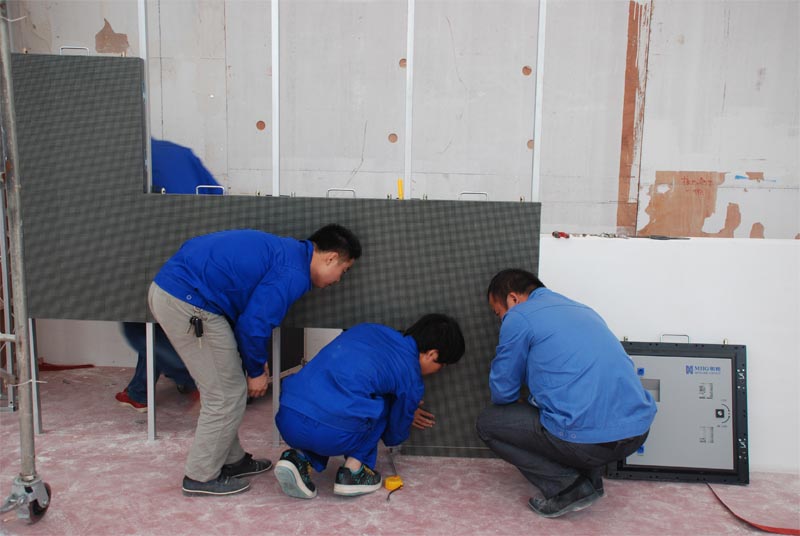 918博天堂施工團(tuán)隊(duì)在科技與文化融合館搭建“918博天堂舞臺(tái)”