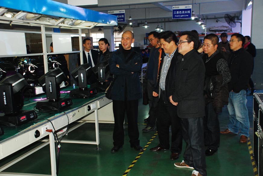 彭局長(zhǎng)一行參觀我司裝配車間 