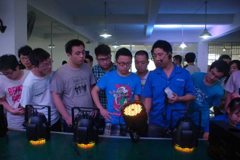 師生一行參觀我公司裝配車間