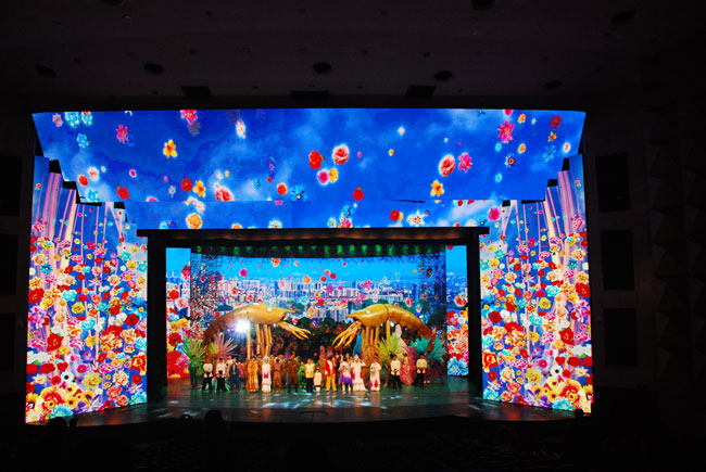 超大LED屏搭建立體式舞臺 演繹聲光電恢宏舞美巨制