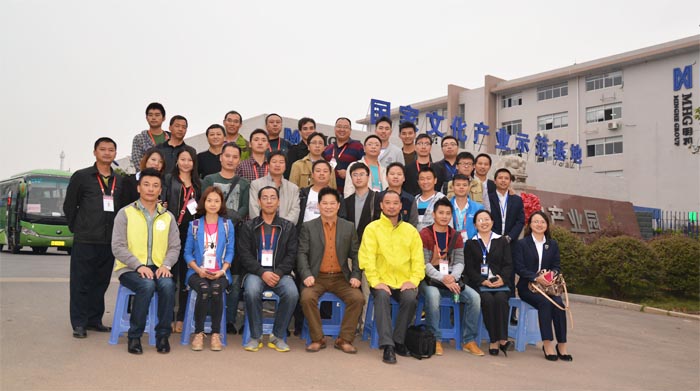 舞臺(tái)美術(shù)人才高級(jí)研修班專家團(tuán)918博天堂合影