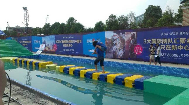 湖南電視臺都市頻道大型娛樂游戲節(jié)目《背老婆大賽》