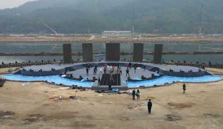 主體舞臺搭建現(xiàn)場