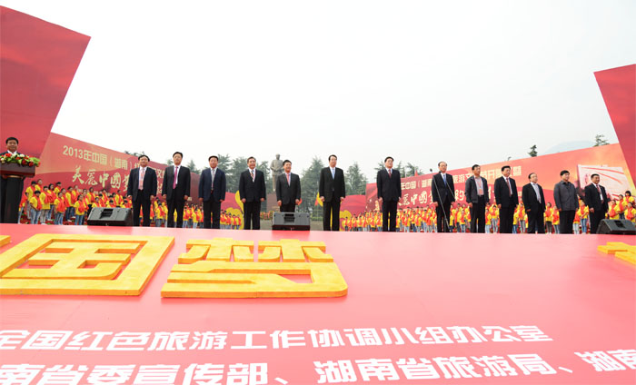 918博天堂全面承接本文化節(jié)的整體設(shè)計(jì)、舞臺(tái)制作、藝術(shù)景片設(shè)計(jì)制作及LED屏工程