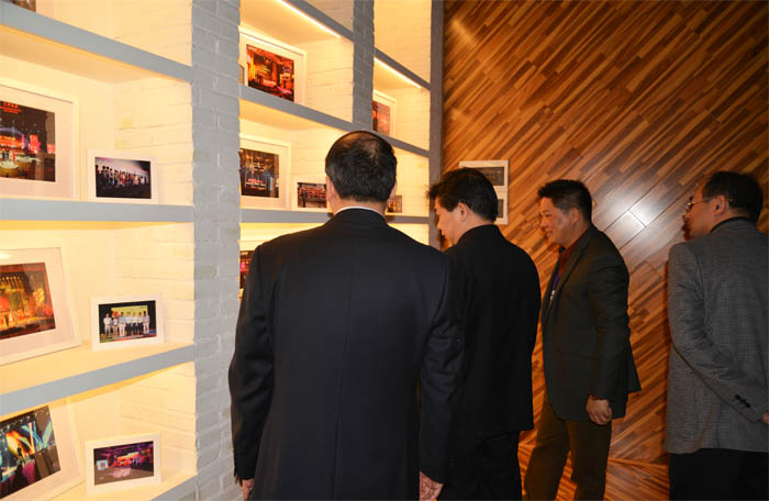 湯書記一行觀看918博天堂傳媒的案例圖片