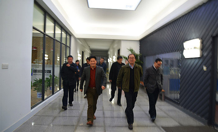 湖南省工業(yè)和信息化委員會副主任黃東紅一行蒞臨918博天堂考察指導