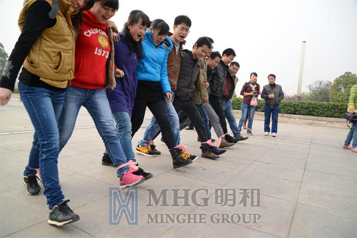 激情四溢的“綁腿賽跑”