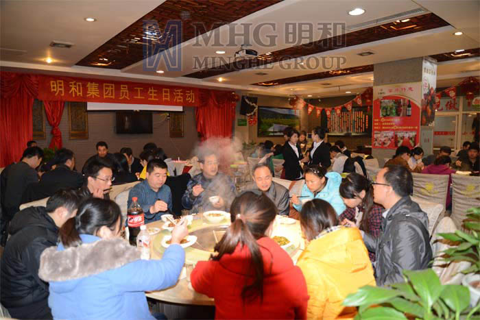 舉杯換盞，樂享生日午宴