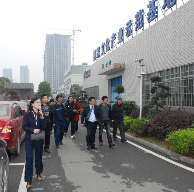 河南省照明學(xué)會專家組一行蒞臨我司考察