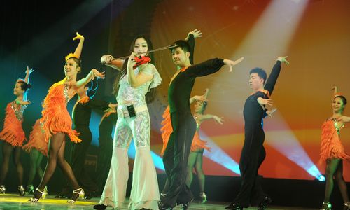 索青表演小提琴演奏《飛歌》