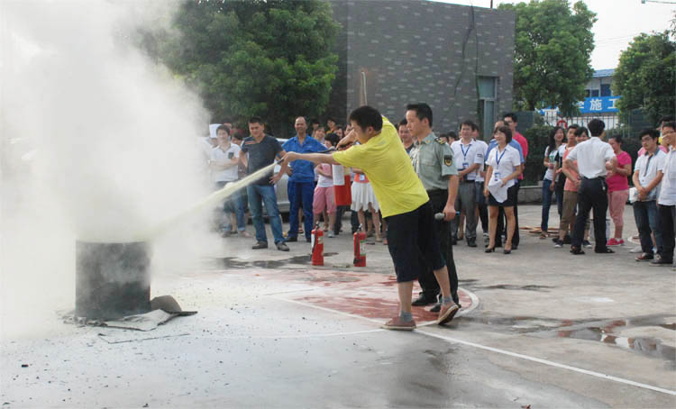 防火自救實地演練