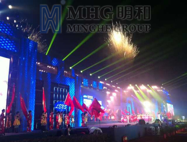 開(kāi)場(chǎng)《流光溢彩》音樂(lè)焰火