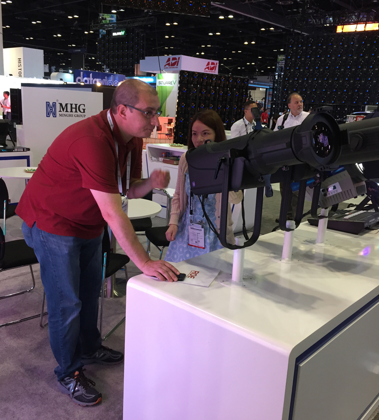 LED300CX數(shù)字成像燈展臺(tái)