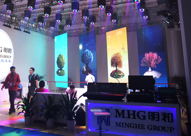 W2系列碳纖維顯示屏