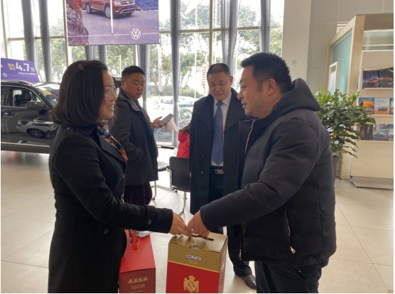 開展“情系軍人 關愛軍屬”迎新春走訪慰問活動.jpg