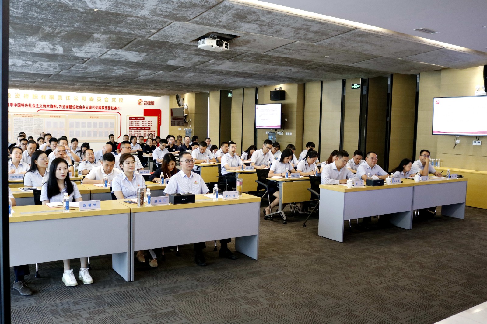 1727575272188676.jpg 會(huì)場(chǎng)實(shí)況_副本.jpg